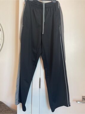 ***STARTER  Vintage Men’s/Boys Black Joggers with Gray Side Stripes